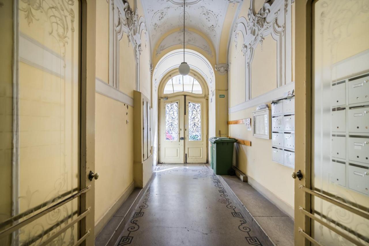 בודפשט Basilika View Imperial Suite -Sas Street -Need Reservation For Free Parking מראה חיצוני תמונה